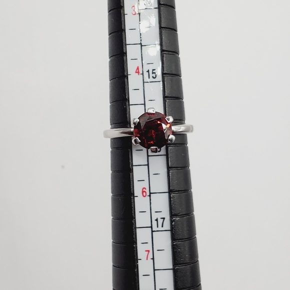 Genuine Round 1.25 Carat Garnet 925 Sterling Silver Solitaire Engagement Ring - Picture 5 of 7